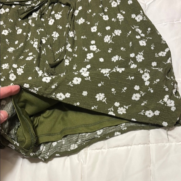 Francesca’s Mi Ami Olive Floral Print Flowy Sleeve Romper - Picture 2 of 10